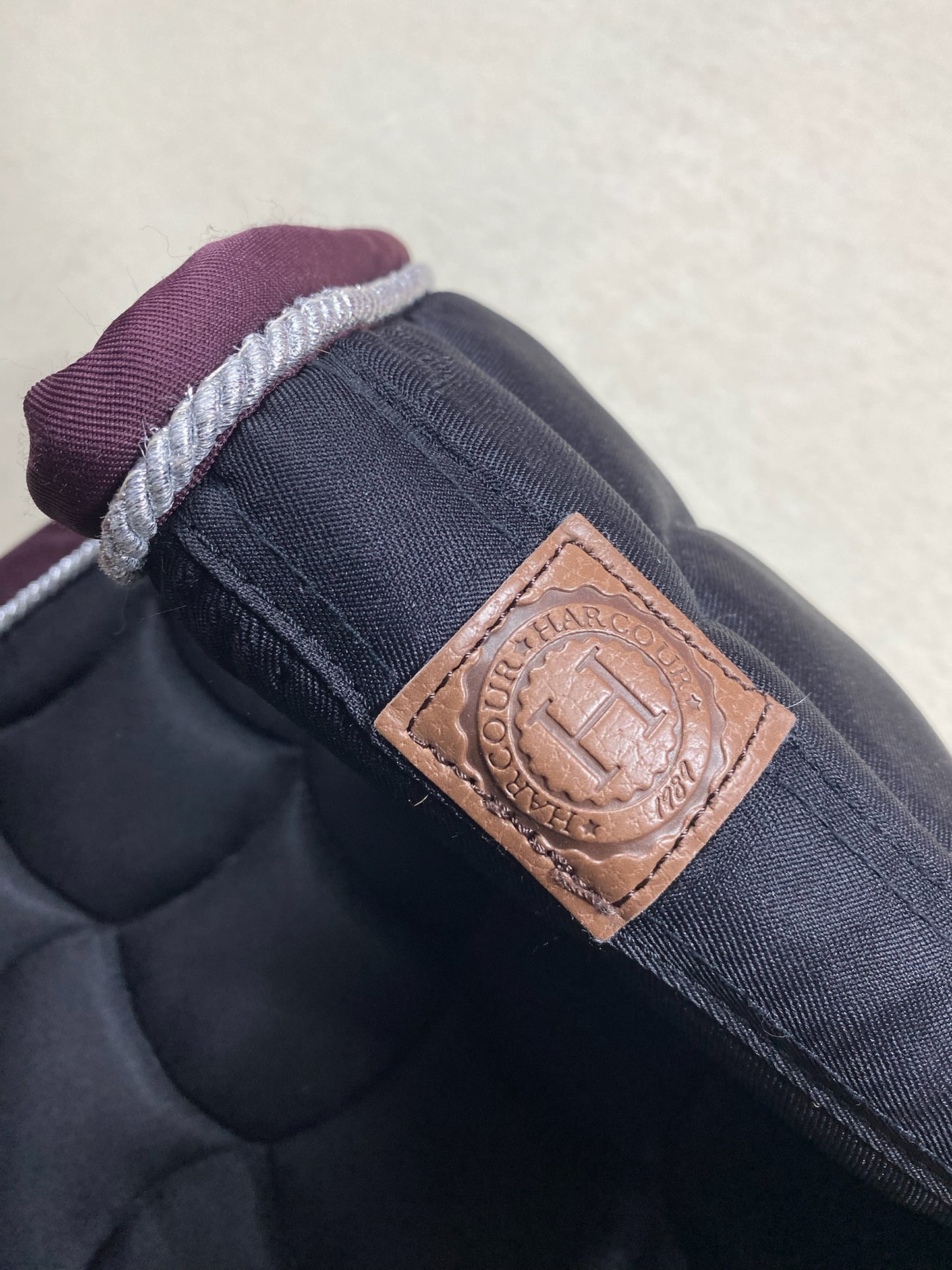 Tapis Harcour Soly – Noir / Bordeaux – Taille Full