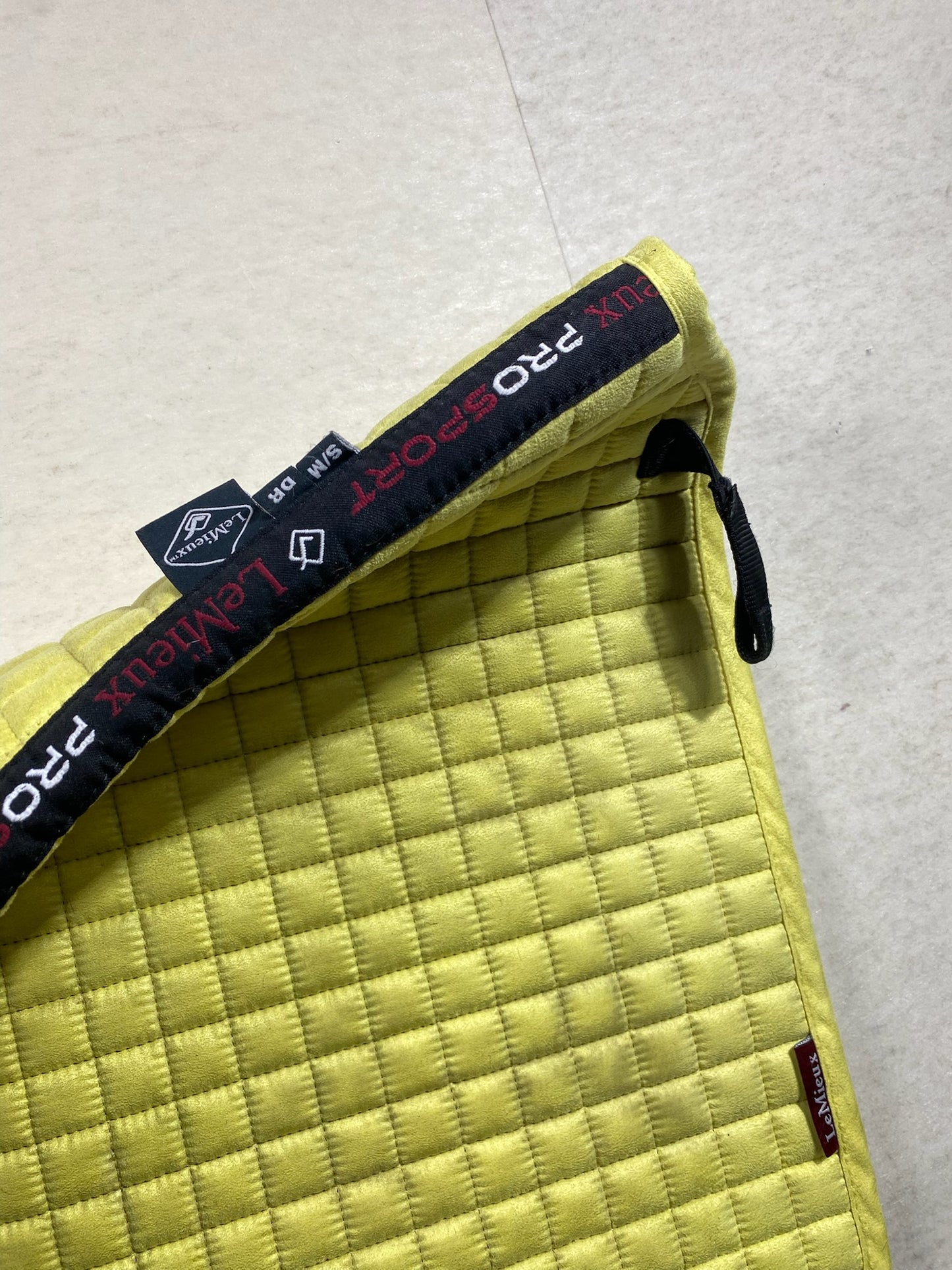 Tapis de dressage Lemieux – Jaune – Taille S/M