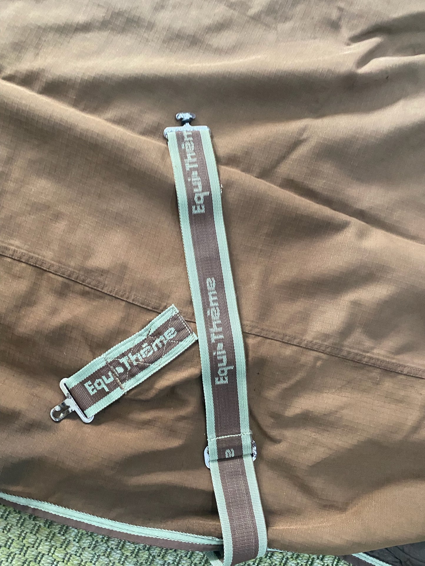 Couverture imperméable Equithème marron – Bon état - 140