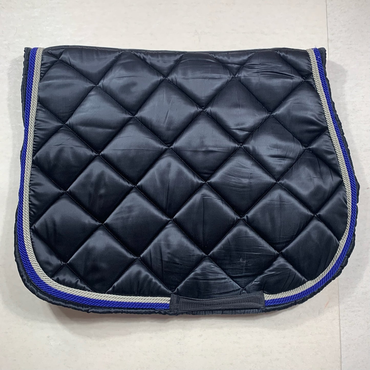 Tapis Alexandra Ledermann – Noir liseré bleu – Full