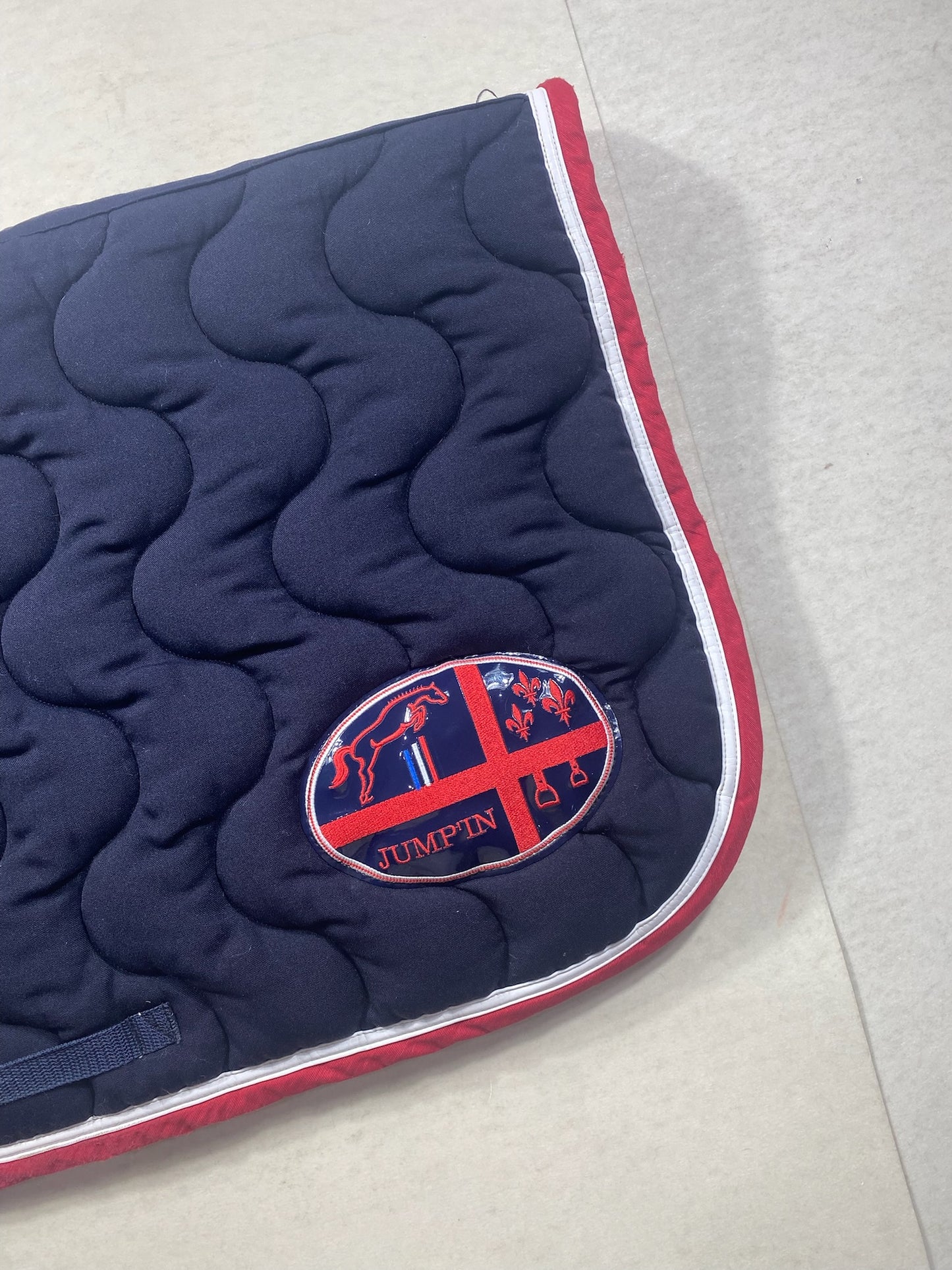 Tapis – Jump’In – Marine et rouge – Taille Full