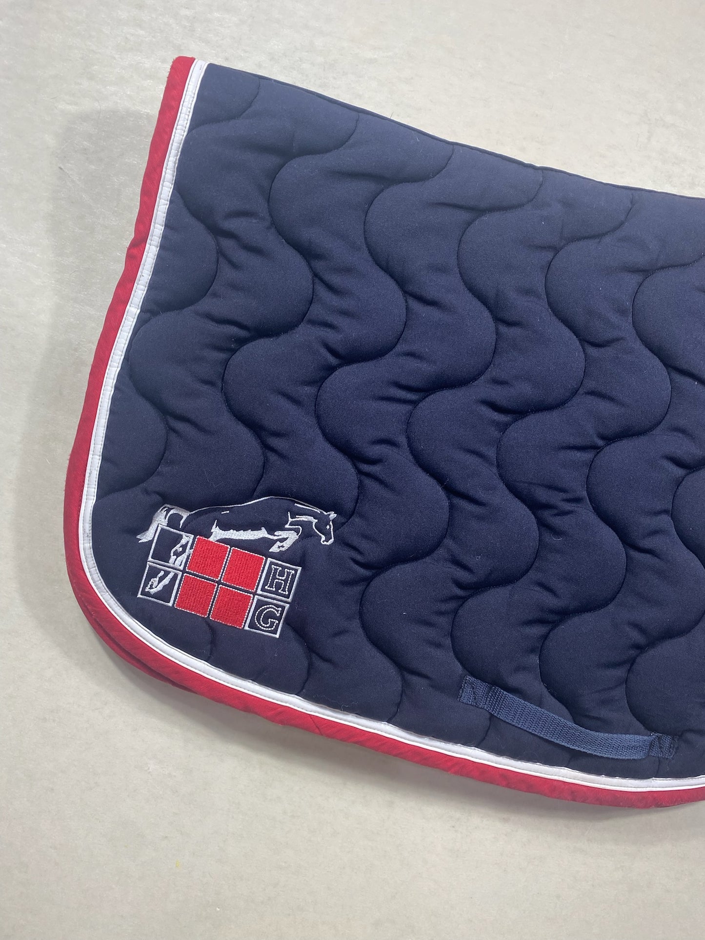 Tapis – Jump’In – Marine et rouge – Taille Full