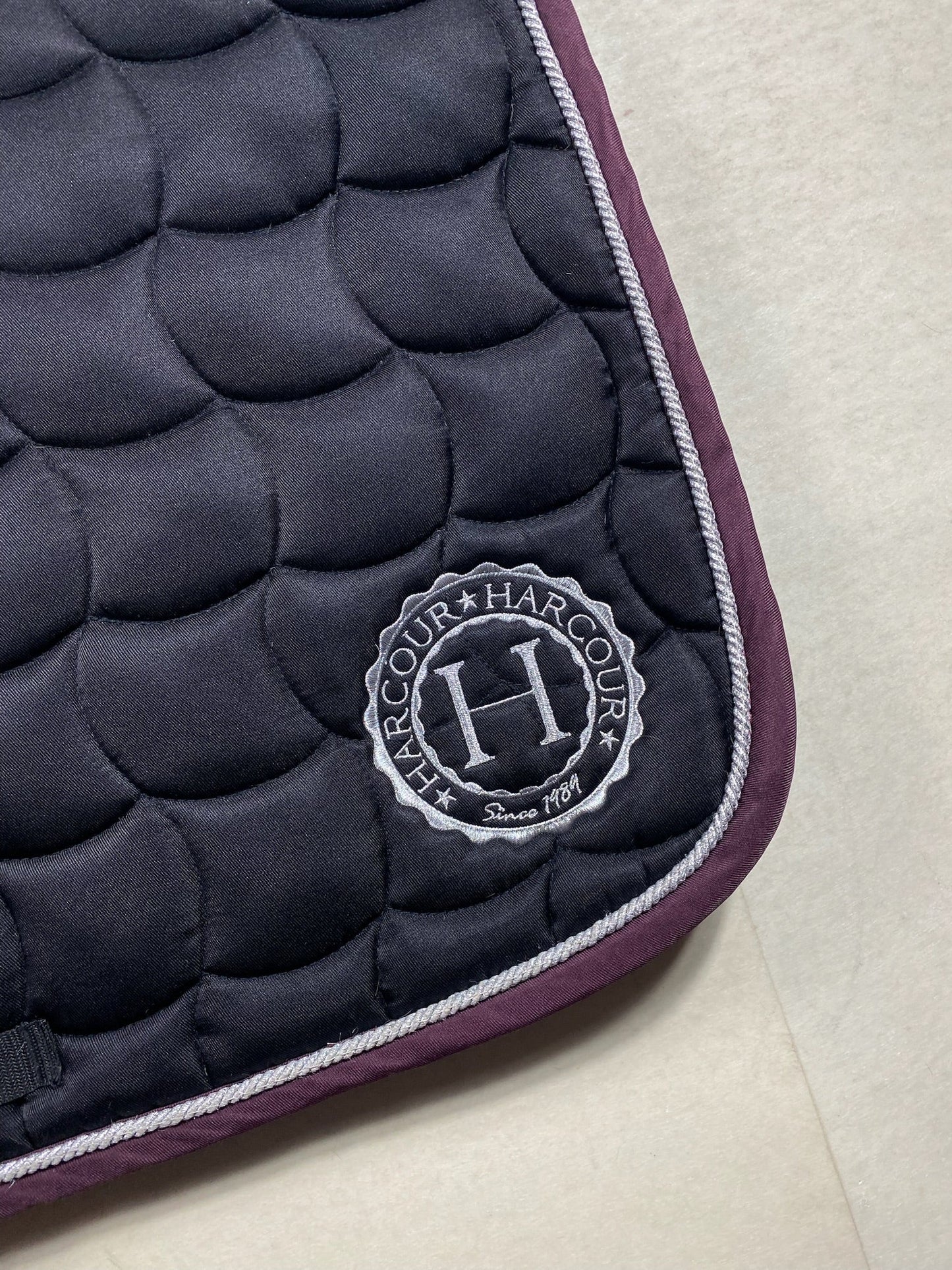 Tapis Harcour Soly – Noir / Bordeaux – Taille Full