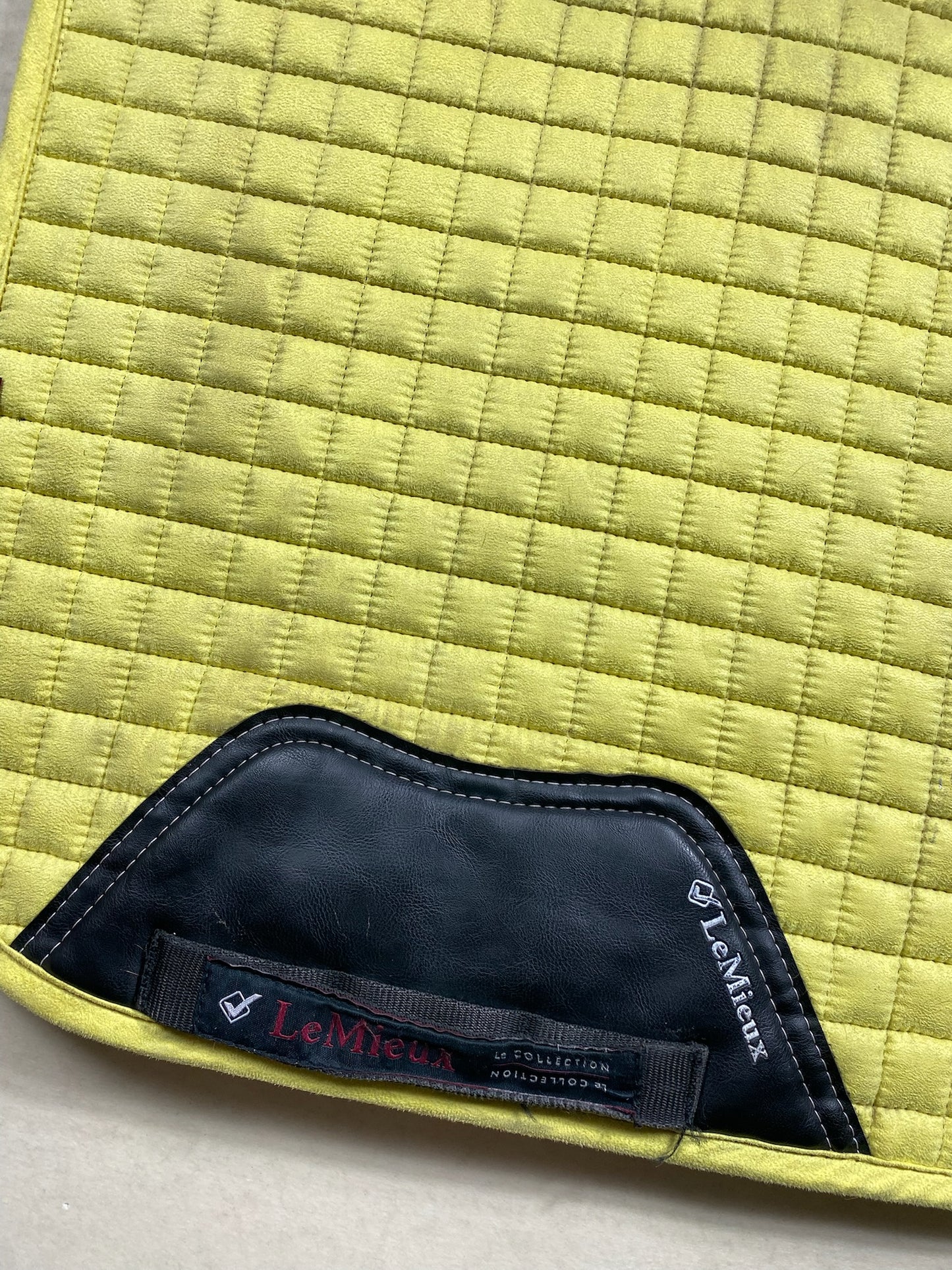 Tapis de dressage Lemieux – Jaune – Taille S/M