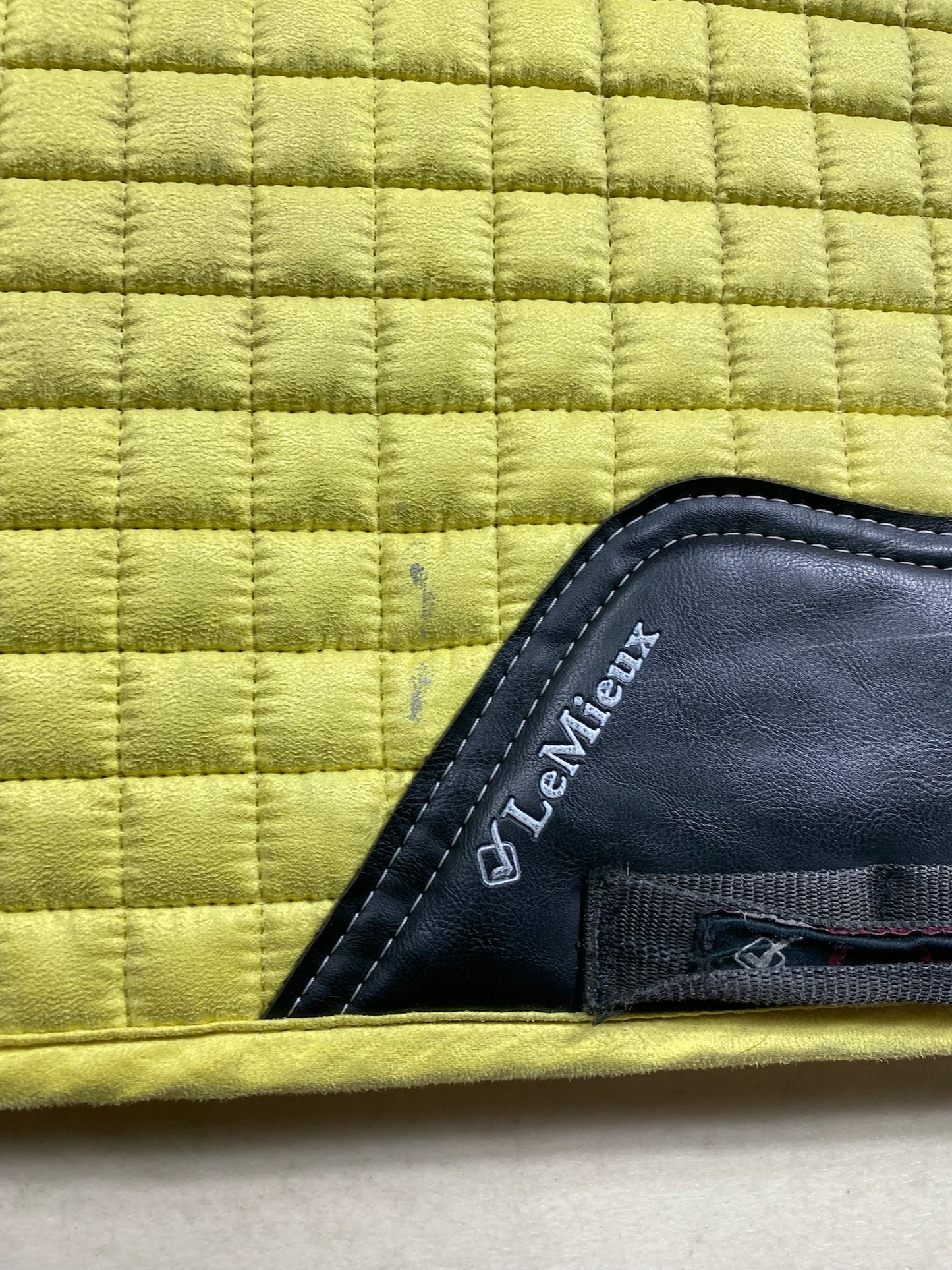 Tapis de dressage Lemieux – Jaune – Taille S/M